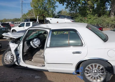 2010 Mercury Grand Marquis Ls (Fleet Only) из США, поврежденный, VIN 2MEBM7FV0AX627422